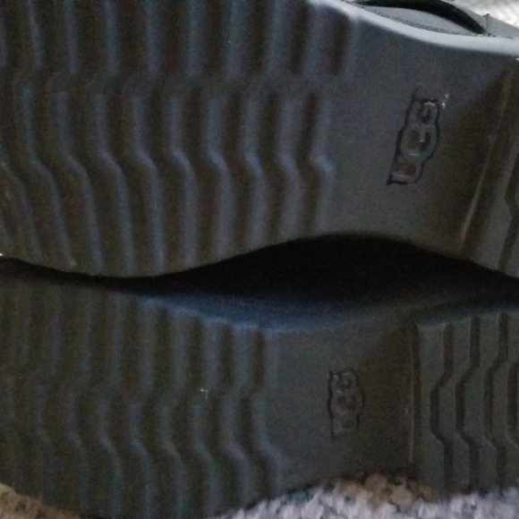 Ugg boots - Picture 3 of 5